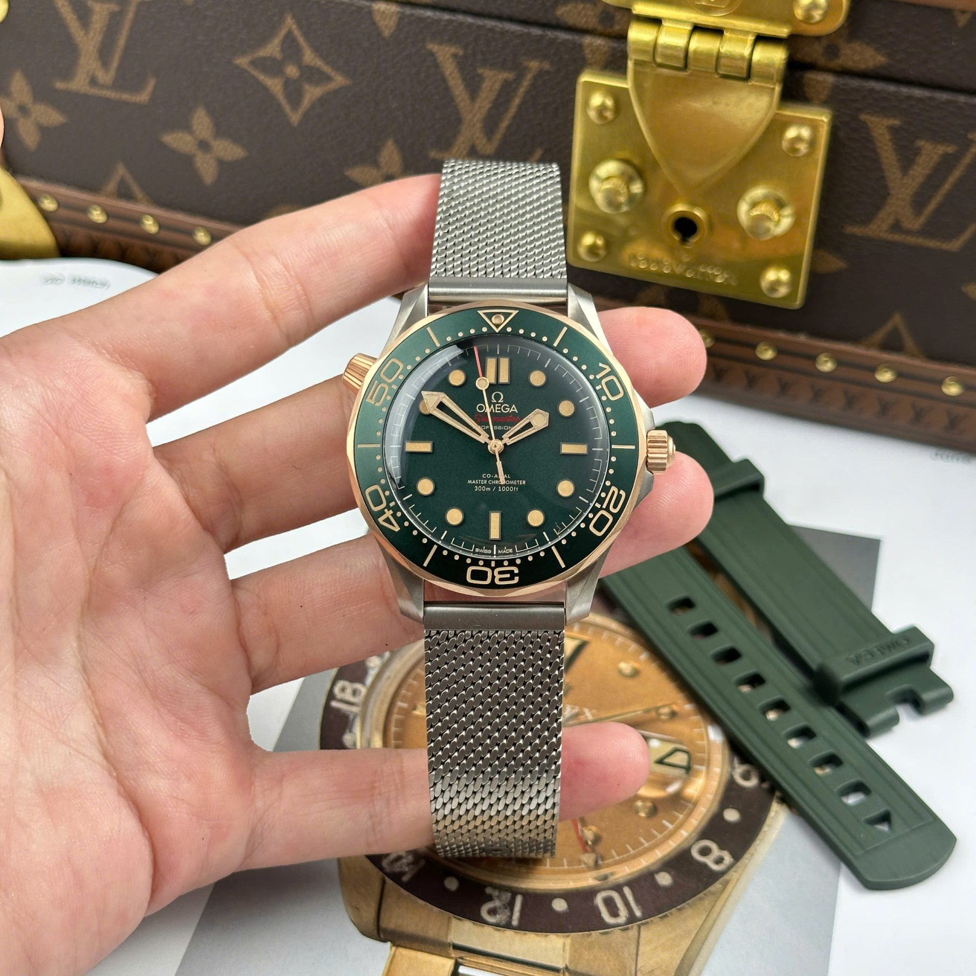 Omega Seamaster Driver 300 Replica Watch Green Dial Demi Bezel Full Set VS Factory 42mm