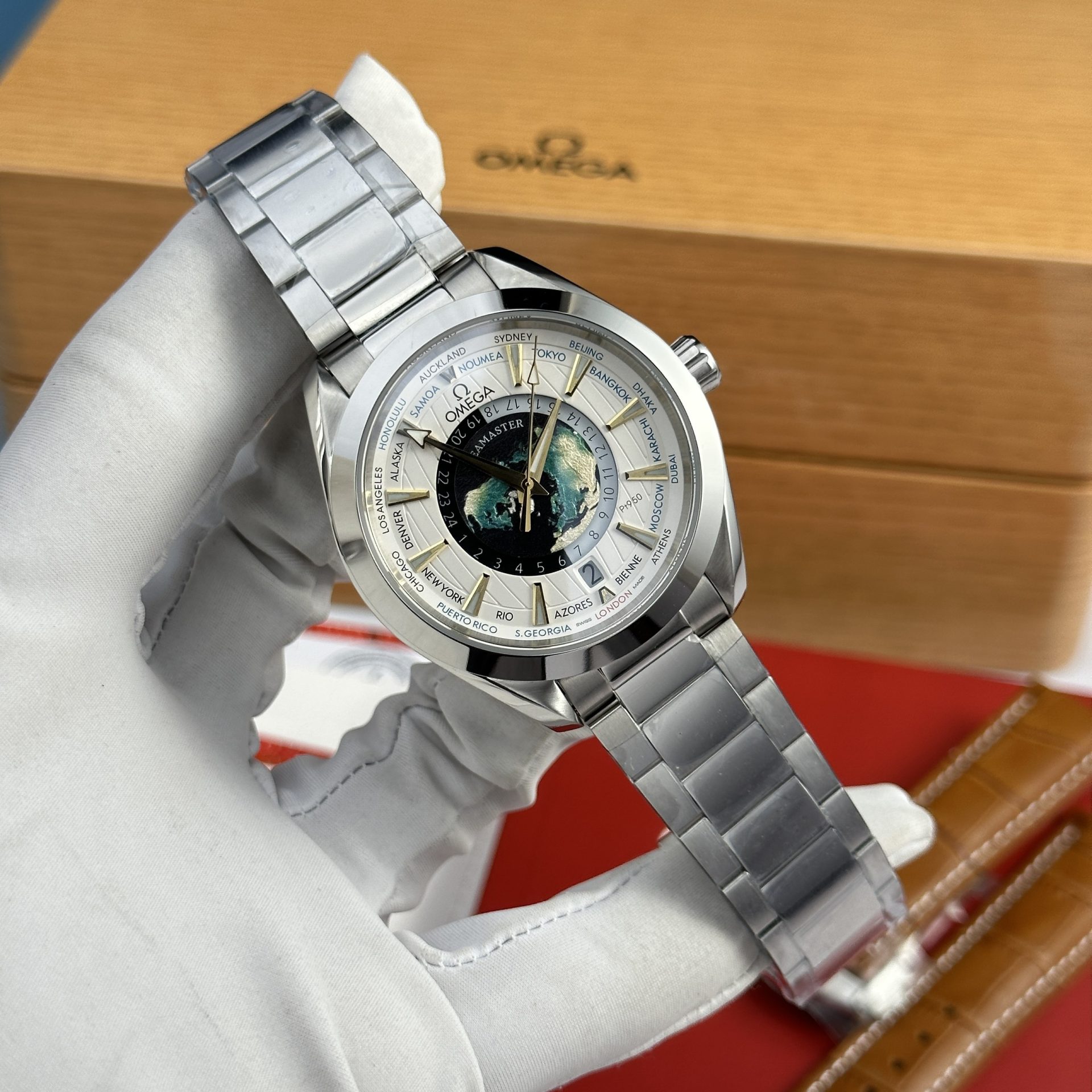 Omega Replica Watches Aqua Terra Worldtimer Metal Wire 43mm