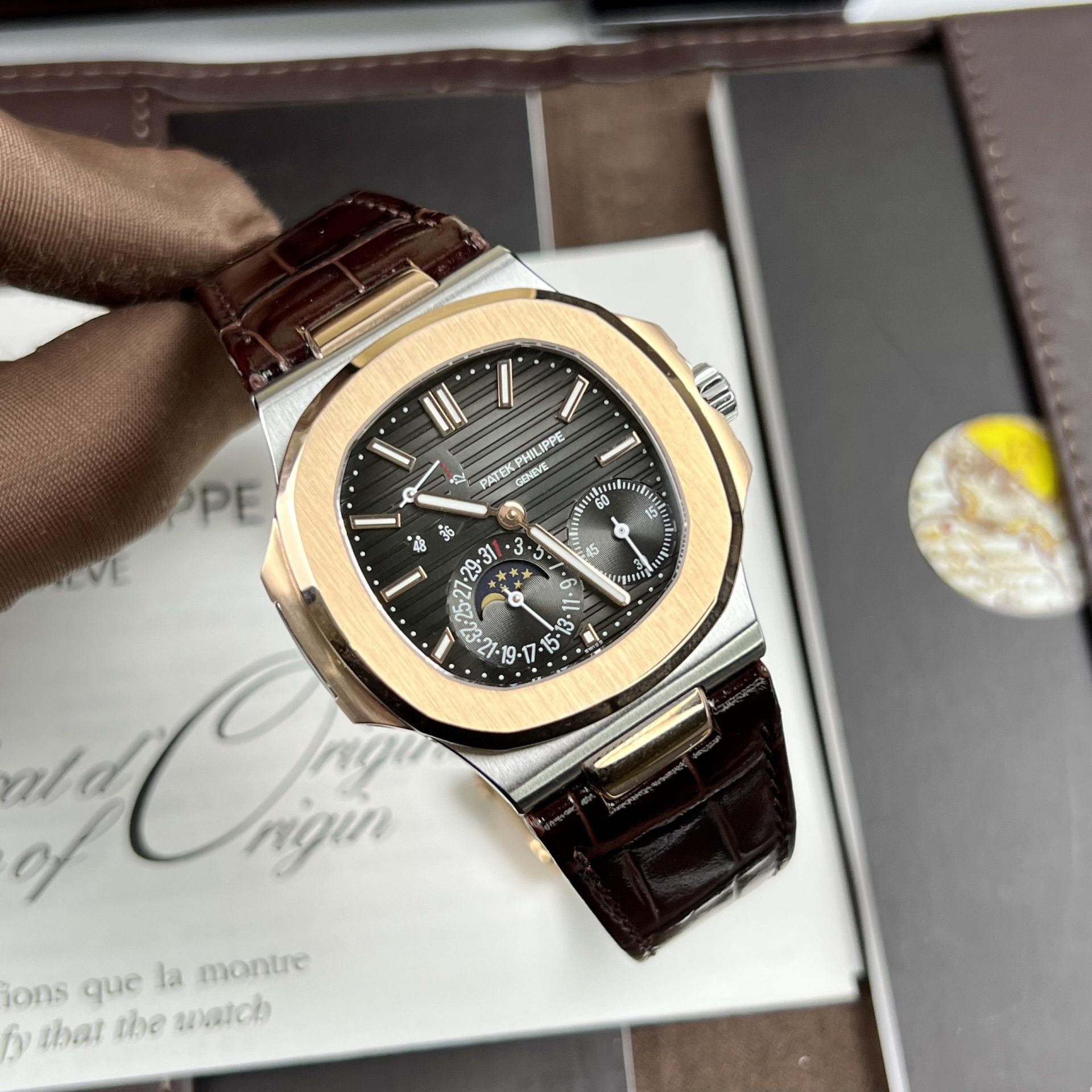 Patek Philippe Replica Watch Nautilus 5712 Demi Rose Gold GR Factory 40mm