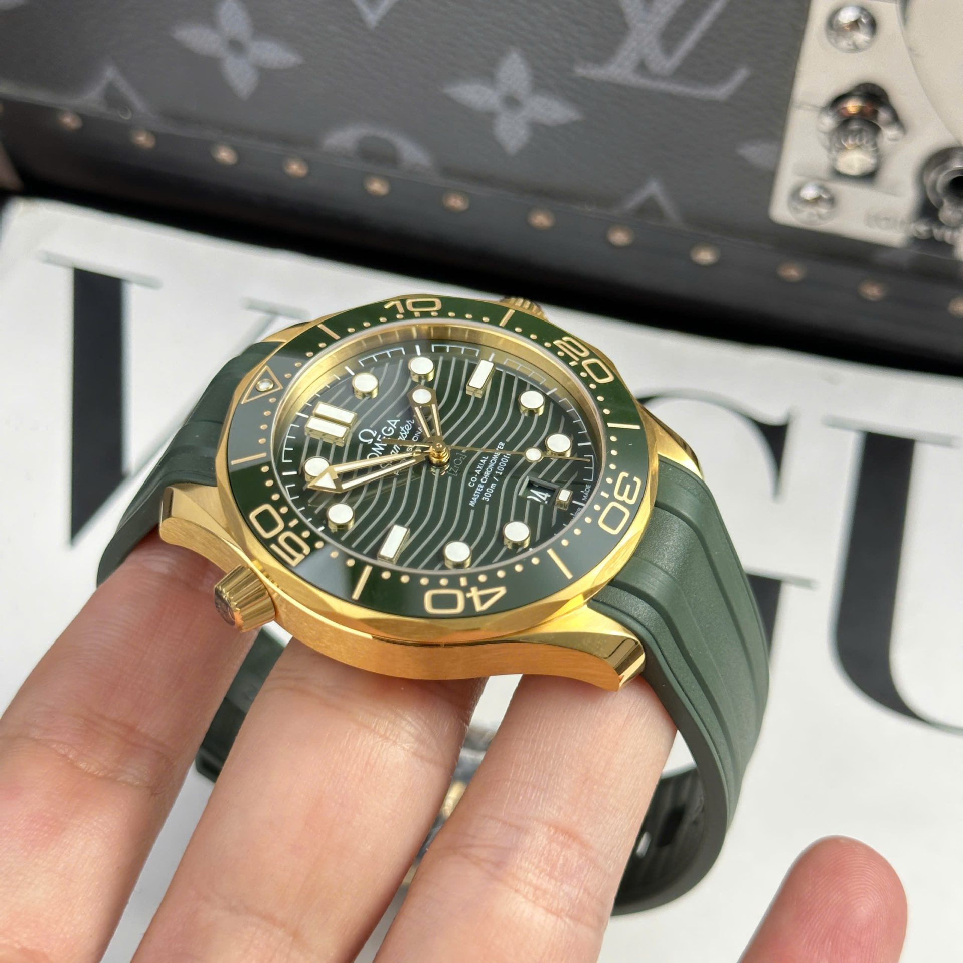 Omega Seamaster Diver 300M Replica Watches Dial Green VS Factory 42mm