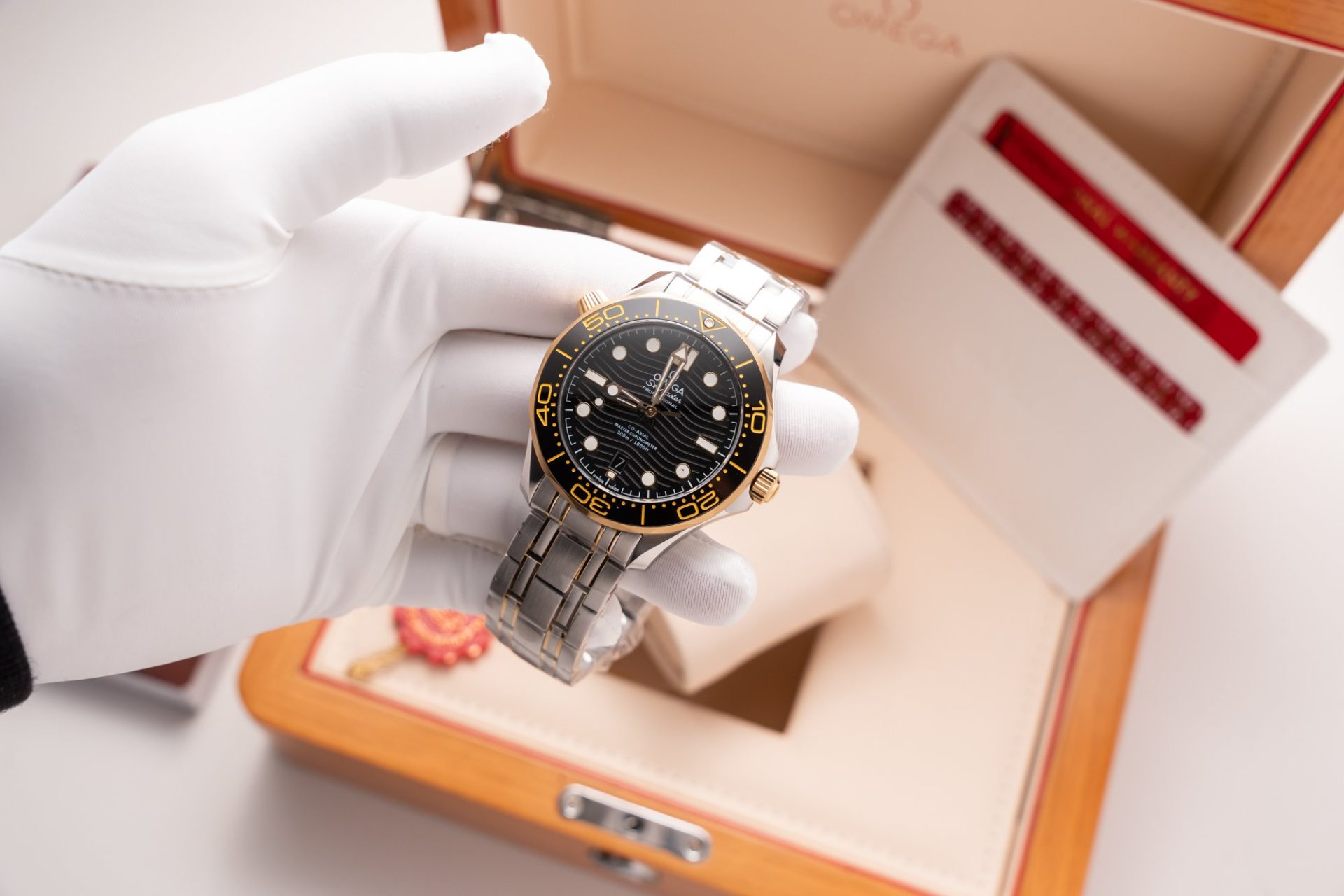 Omega Replica Watch Seamaster Demi Gold Black Dial VS Factory Demi Gold 42mm