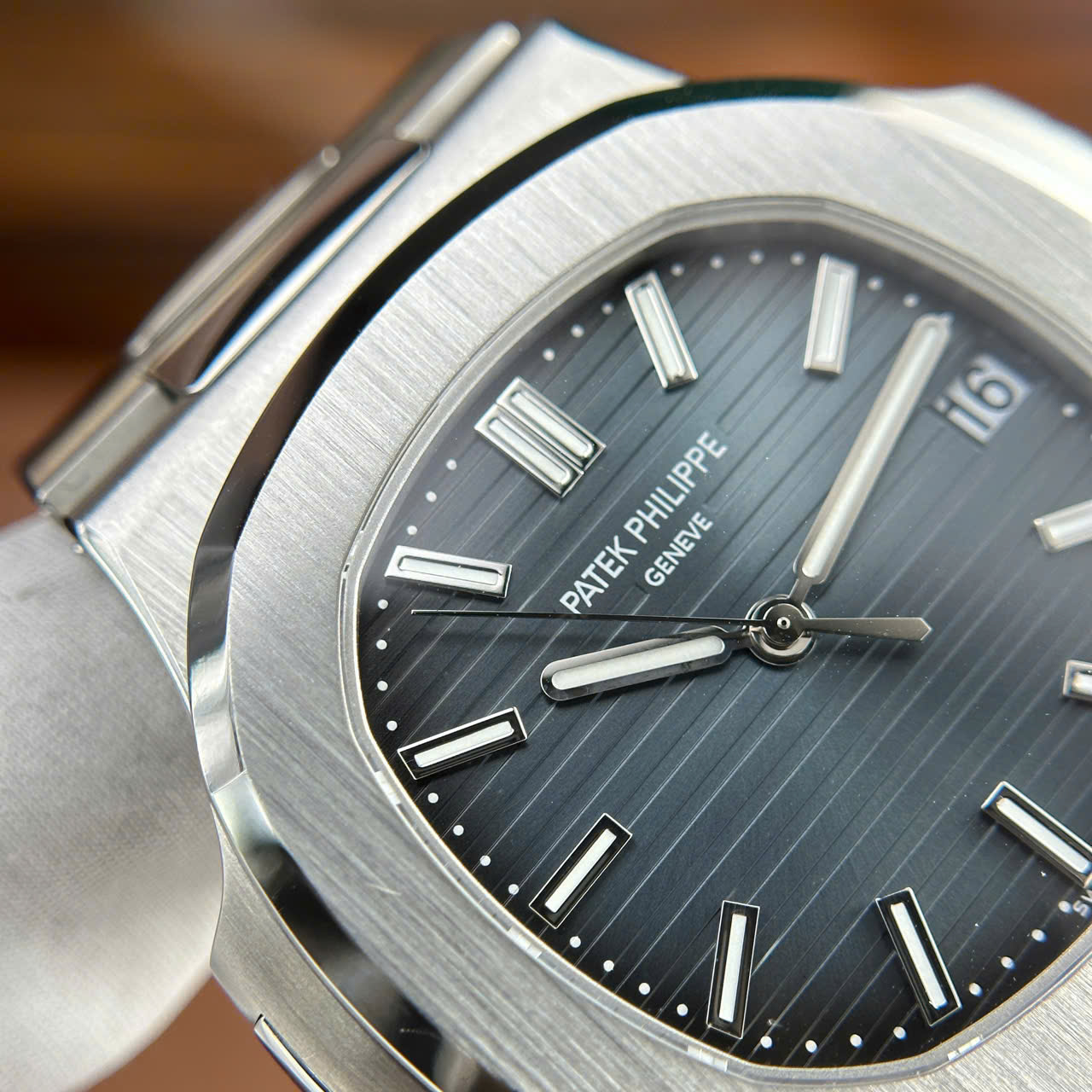 Patek Philippe Nautilus 5711 Replica Watch Refined Full Options Like Auth Top Top Quality 40mm