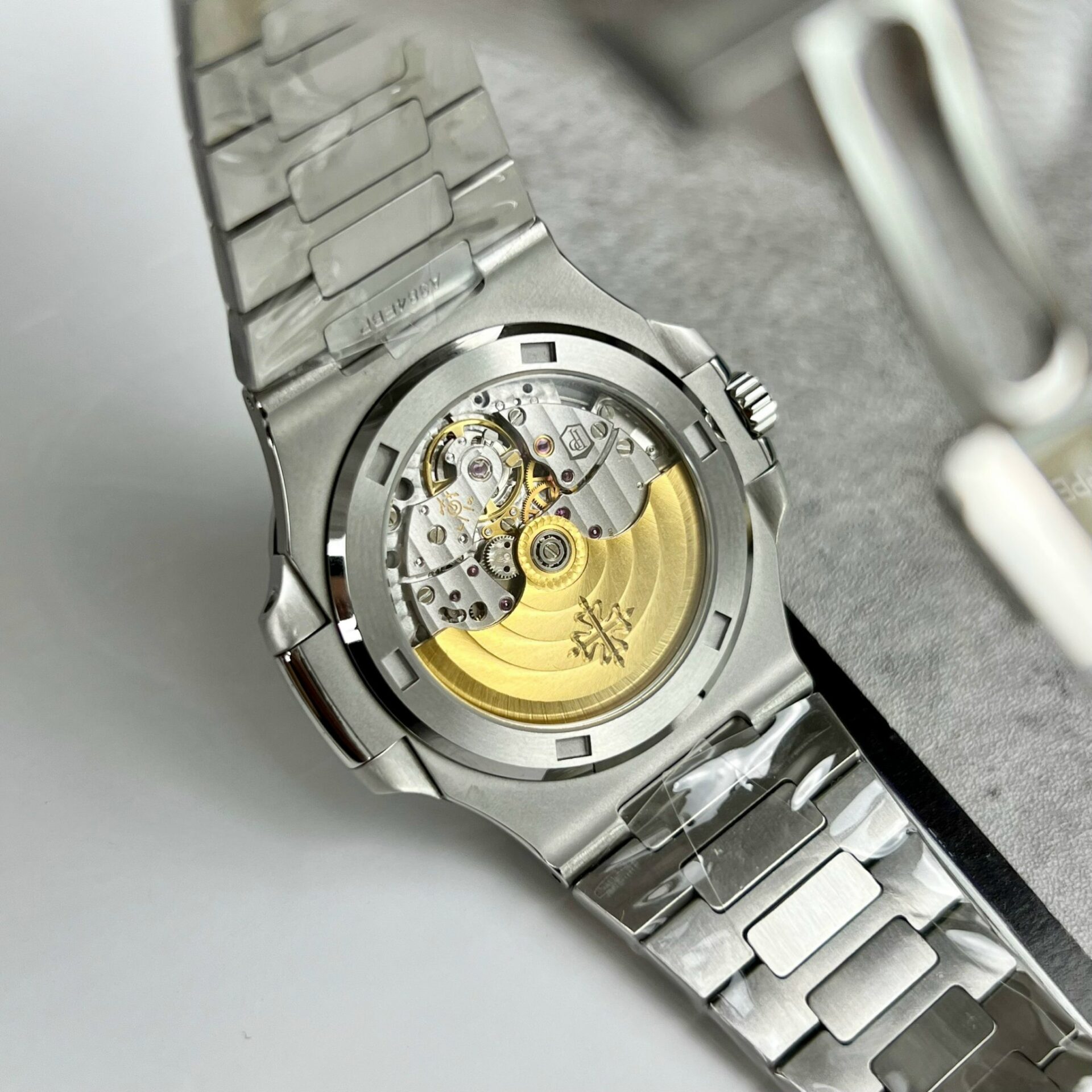 Patek Philippe Replica Watch Nautilus 5723 Green Dial 40mm