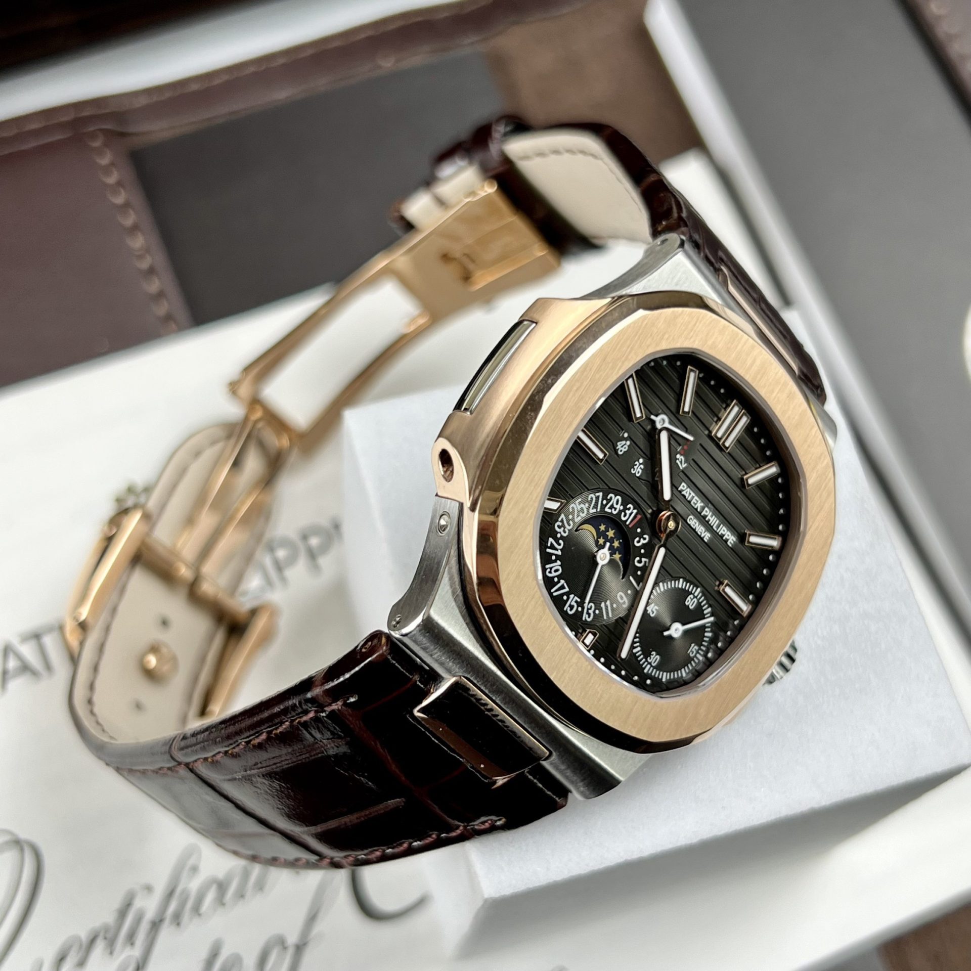 Patek Philippe Replica Watch Nautilus 5712 Demi Rose Gold GR Factory 40mm