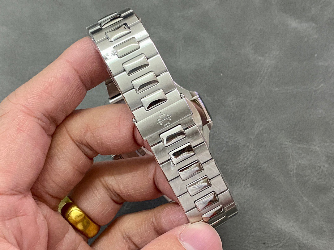 Patek Philippe Replica Watch Nautilus 5726 Blue Dial GR Factory 40.5mm