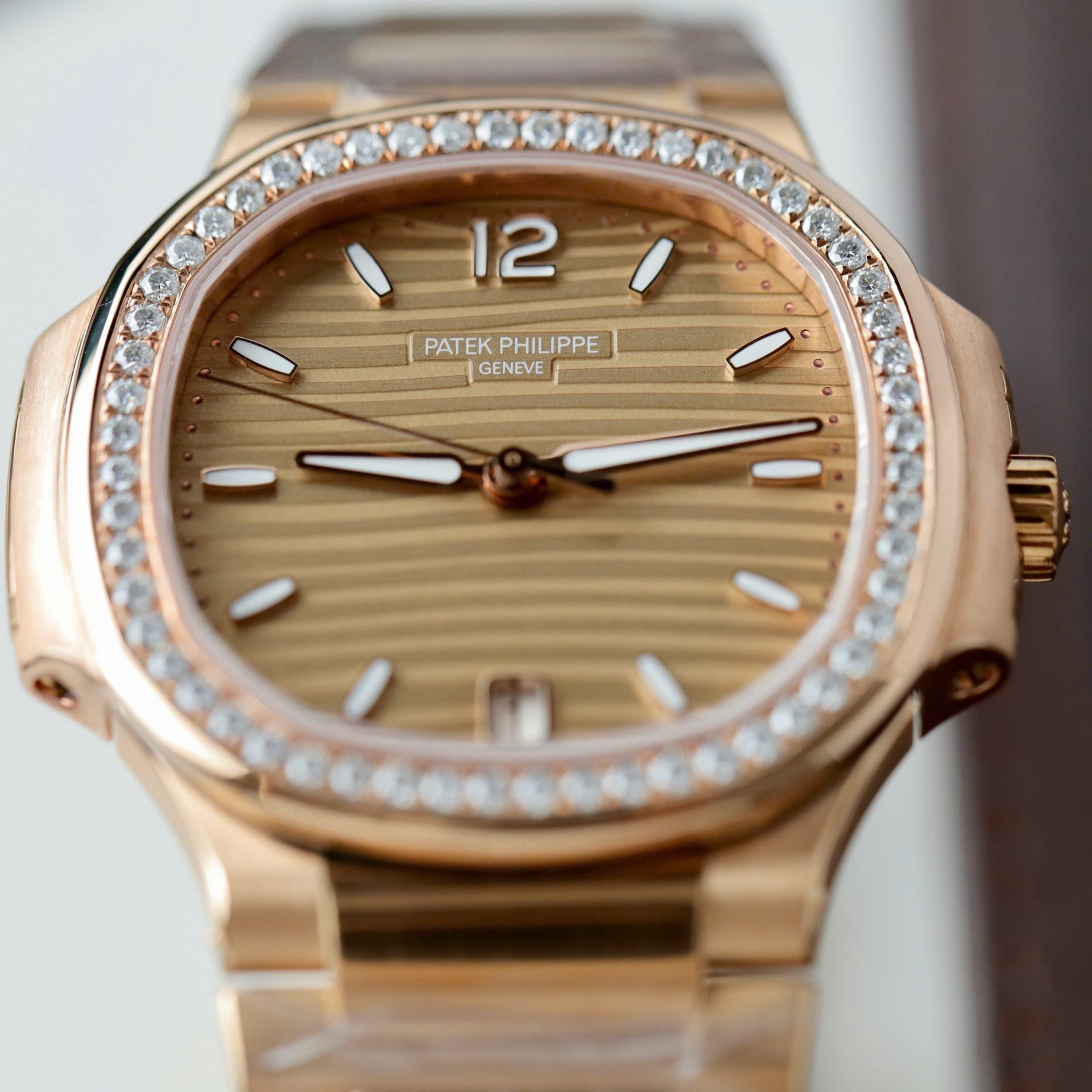 Patek Philippe Nautilus 7118 Women Replica Watch Custom Gold Wrapped + Diamonds Moissanite 3K Factory 35.2mm