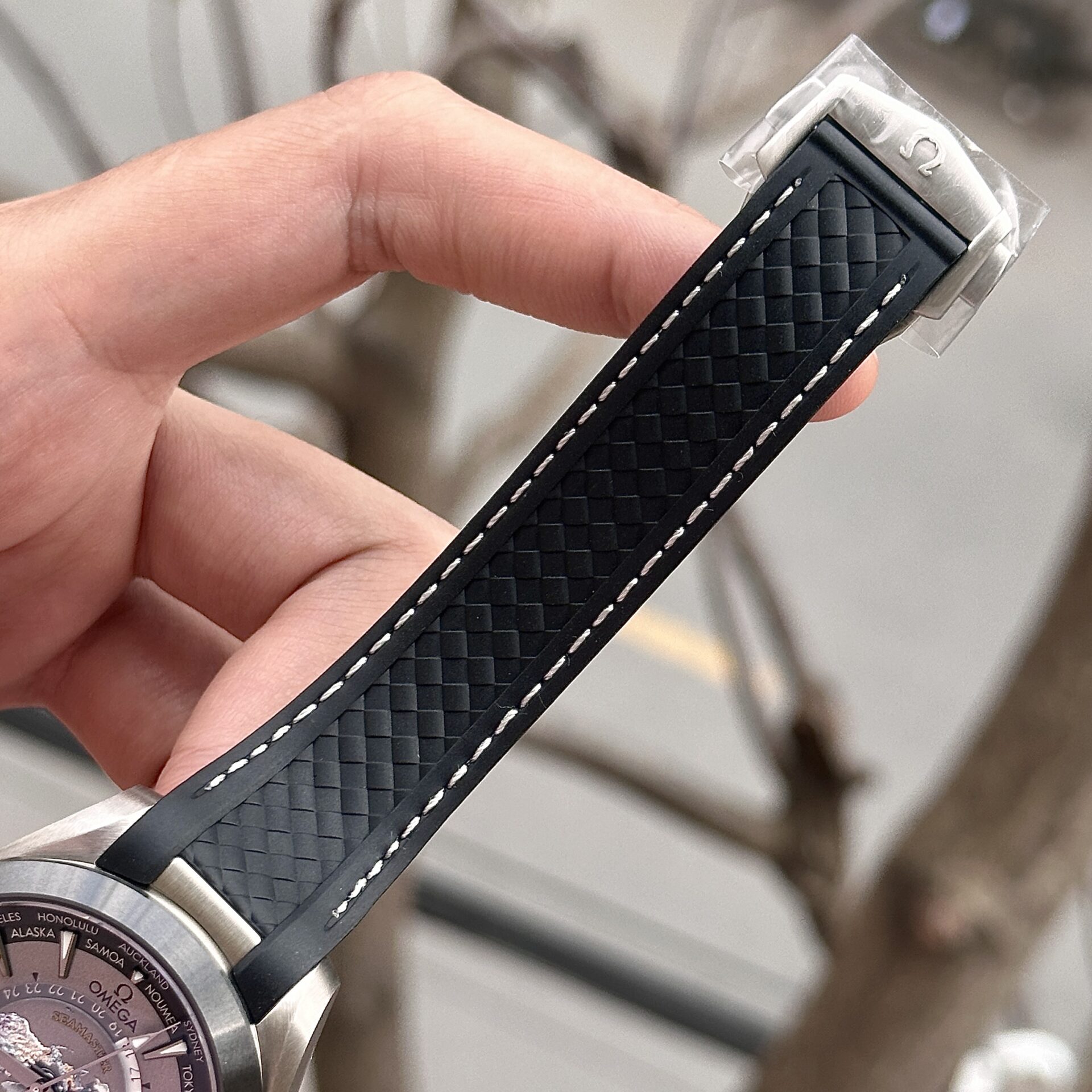 Omega Replica Watch Aqua Terra Worldtimer Gray Dial Rubber Strap VS Factory 43mm