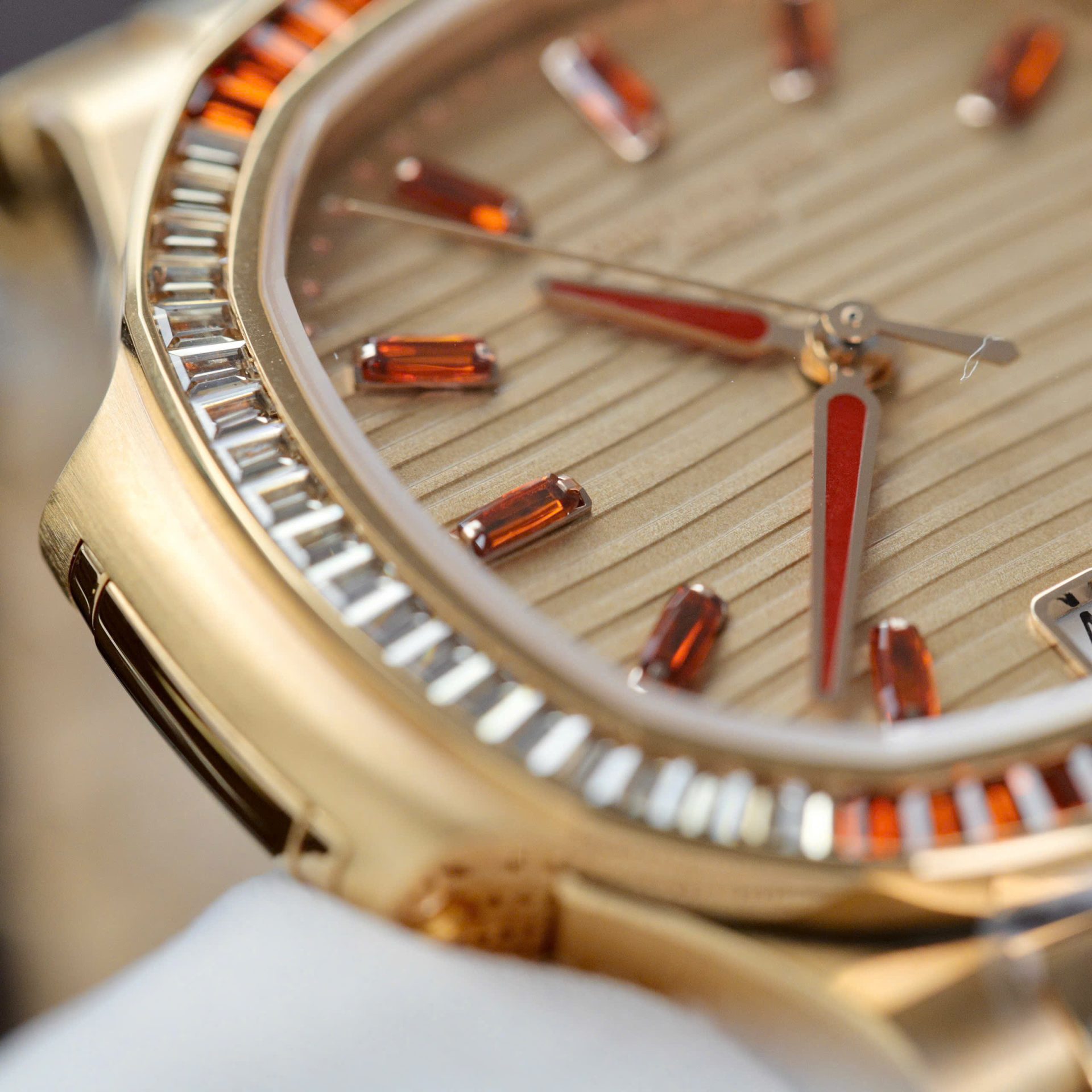 Patek Philippe Best Copies Watch Nautilus 7118-1300R 18K Gold Wrapped 35.2mm