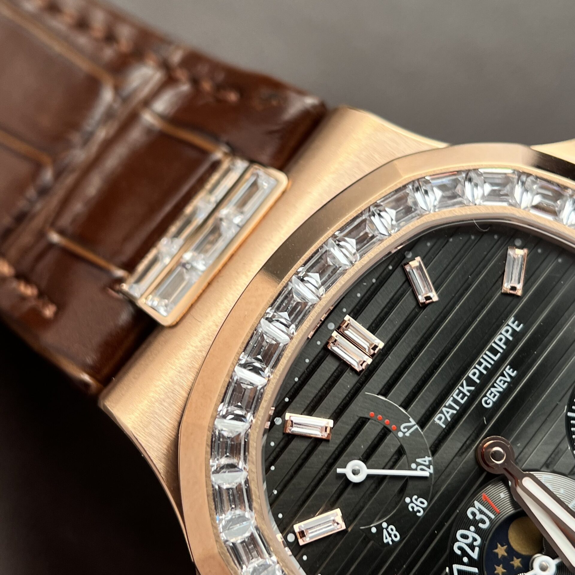 Patek Philippe Nautilus 5724R Replica Watch Gray Dial Factory GR 40mm