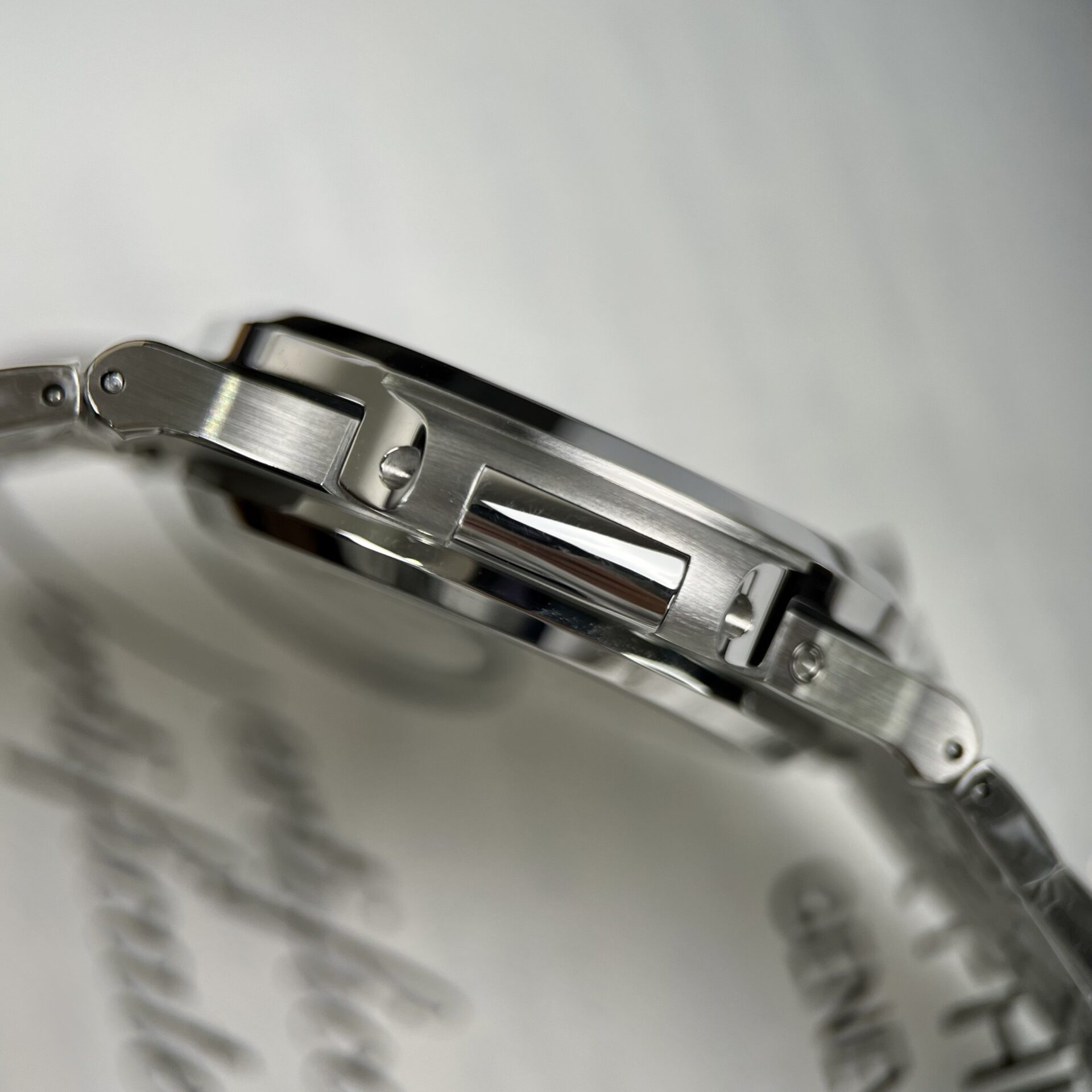 Patek Philippe Nautilus 5712 Replica 1:1 Watch Green Dial ZF 40mm