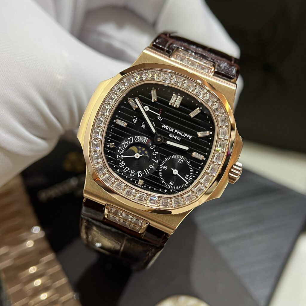 Patek Philippe Replica Watch Nautilus 5724R Gray Dial GR Factory 40mm