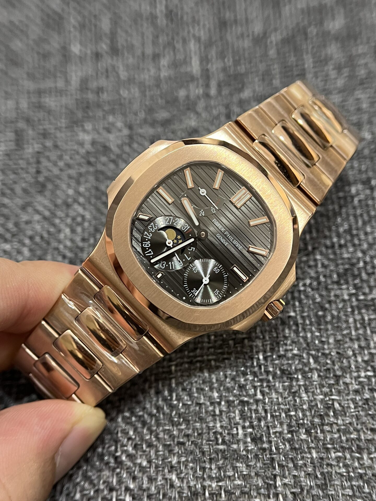 Patek Philippe Replica Watch Nautilus 5712R Gray Dial GR Factory 40mm