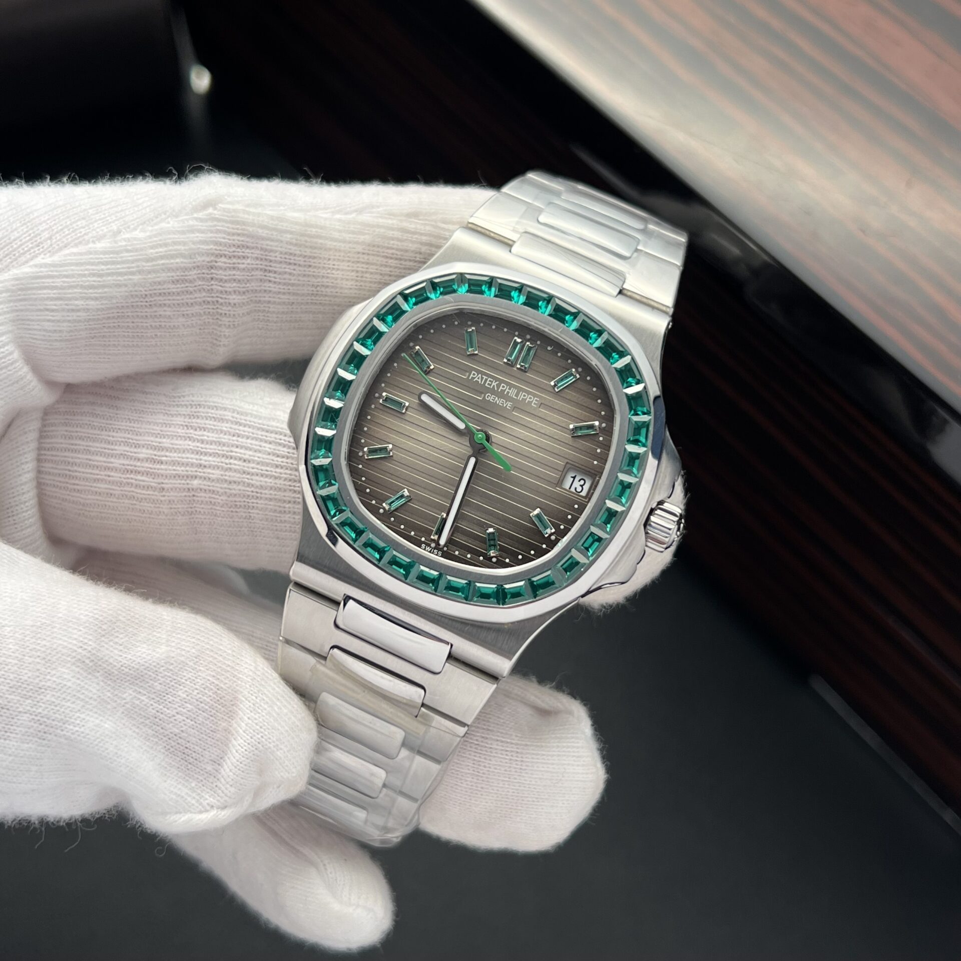 Patek Philippe Replica Watch Nautilus 5723 Gray Dial Metal Wire 40mm