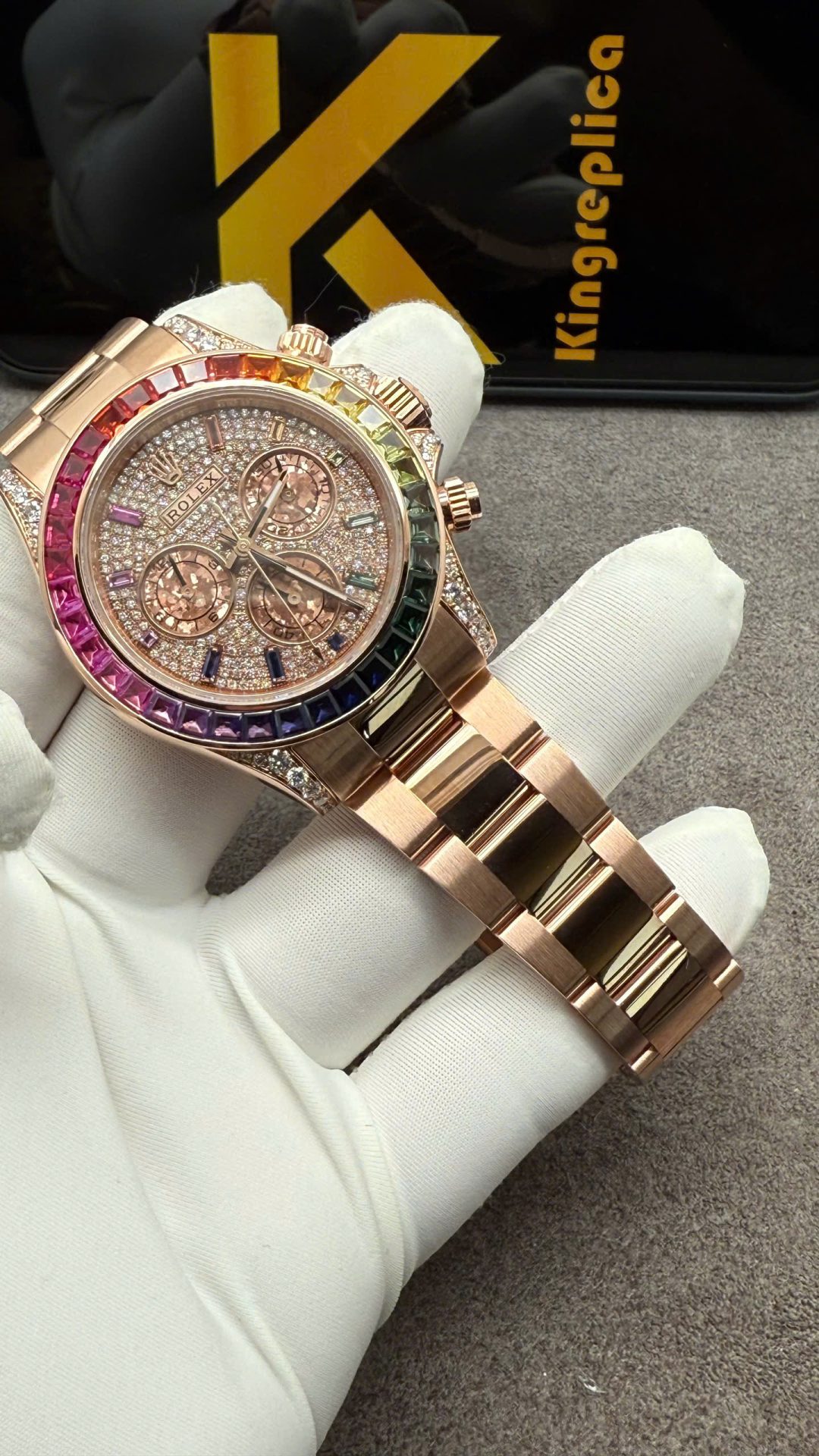 Rolex Daytona Rainbow Watch Crafted in Solid Gold with 40mm Natural Diamonds