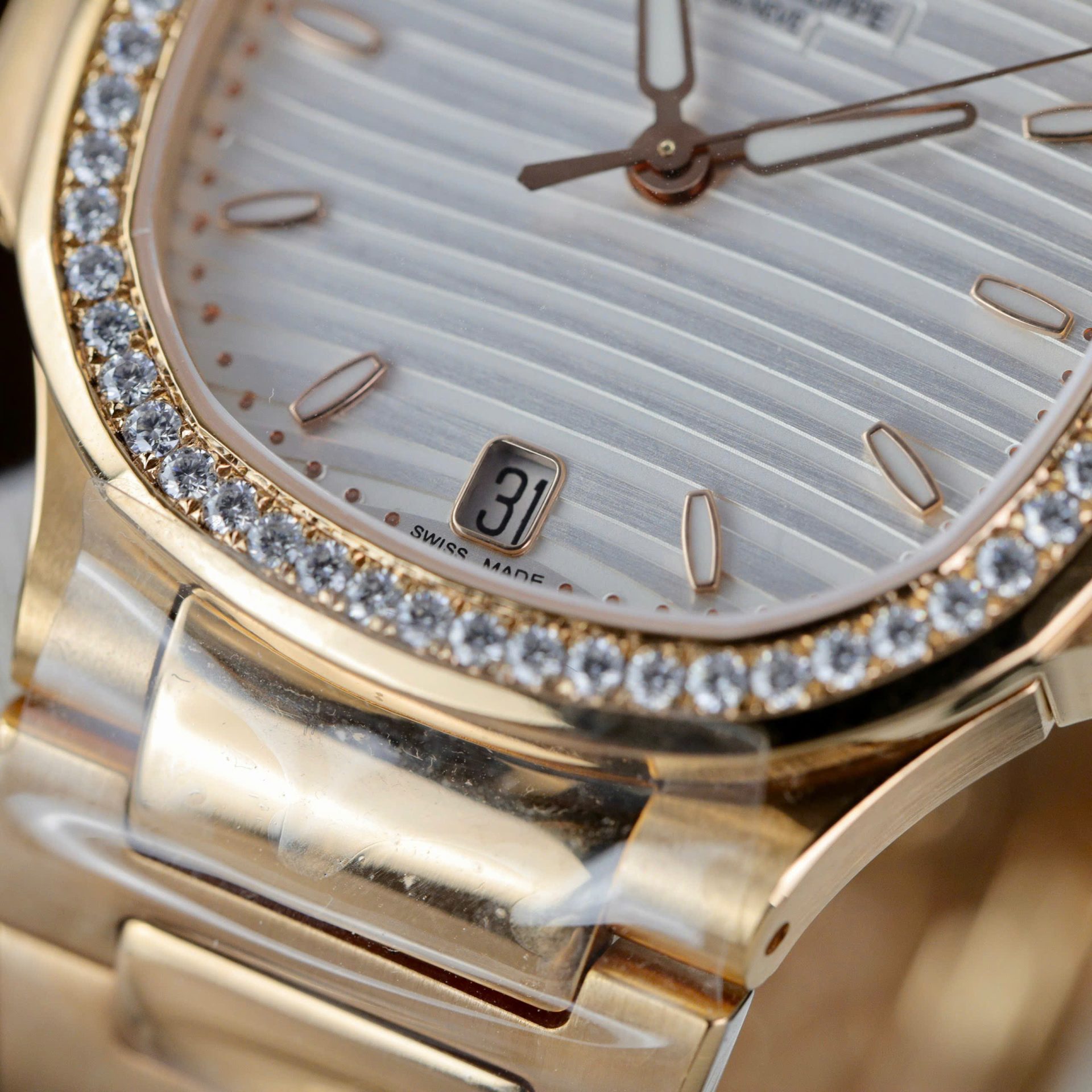 Patek Philippe Women White Dial Copies Watches Nautilus 7118 Gold Wrapped + Moissanite Diamonds 3K Factory 35.2mm