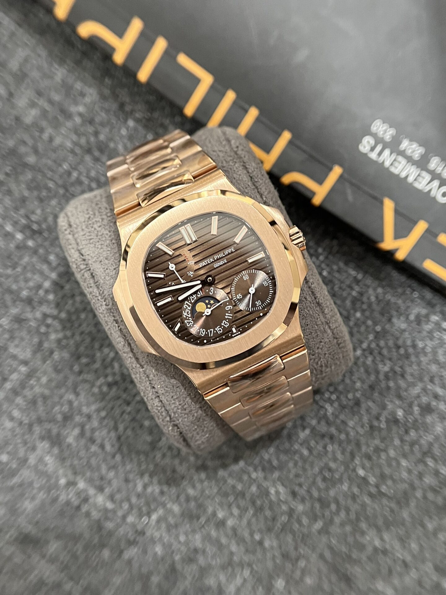 Patek Philippe Nautilus 5712R Replica Watch Rose Gold Chocolate Dial 40mm