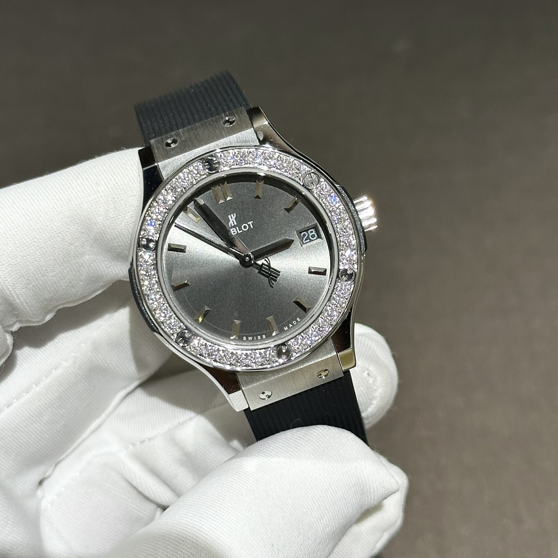 Hublot Replica Watch With Moissanite Diamonds Rubber Strap 33mm