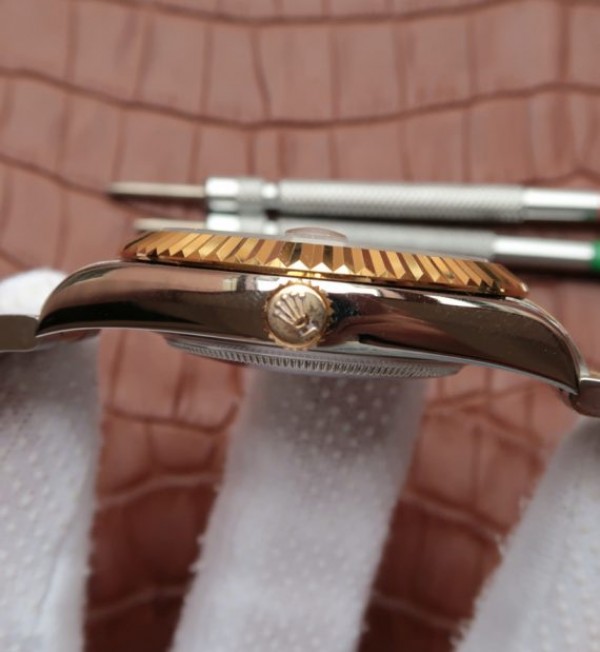 Replica Rolex DateJust SS/RG White Dial RG Wrapped Fluted Beze SS/RG Bracelet A2836