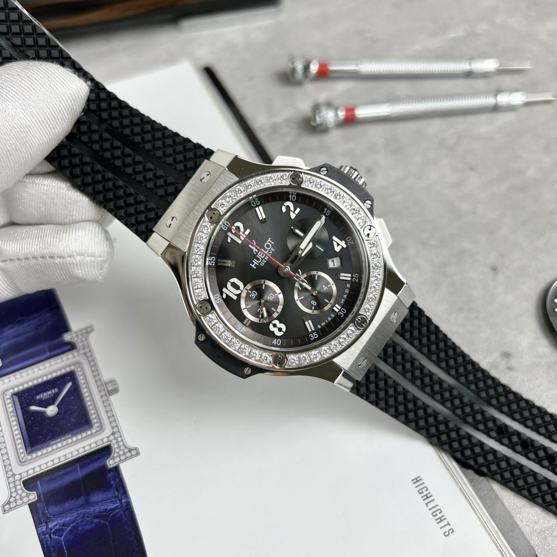 Hublot Replica 11 Watch Big Bang Geneve Chronograph With Diamonds Bezel 44mm