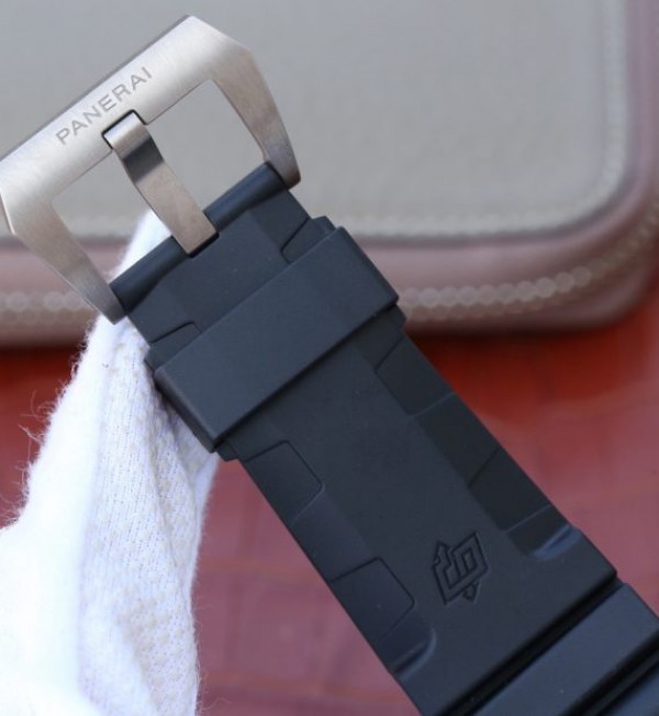 Replica Panerai VSF PAM389 Black Rubber Strap P.9000