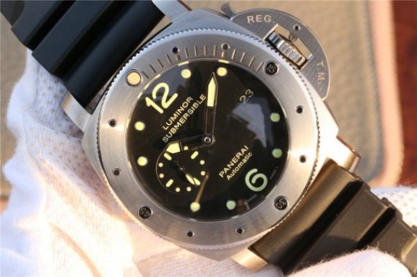 Replica Panerai PAM571 Titanium XF Black Dial Black Rubber Strap P9000