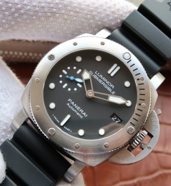 Replica Panerai XF Luminor Submersible PAM682 Rubber Strap P.9010