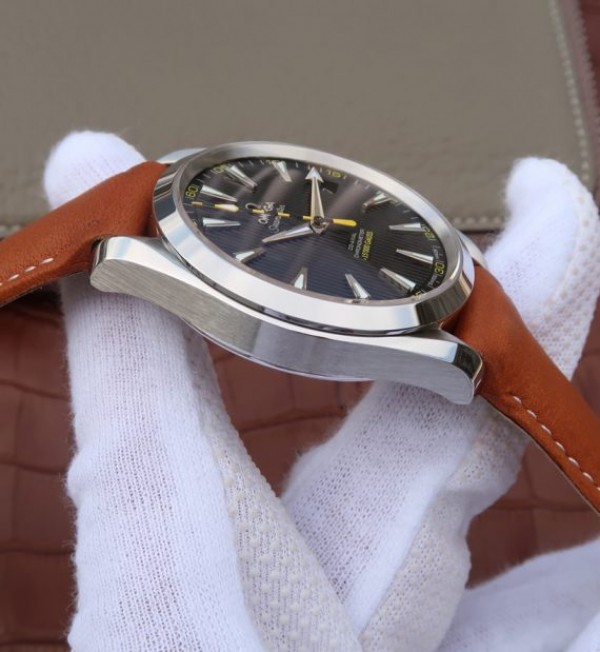 Replica Omega XF Aqua Terra 15,000 Gauss Anti-Magnetic Leather Strap A8500