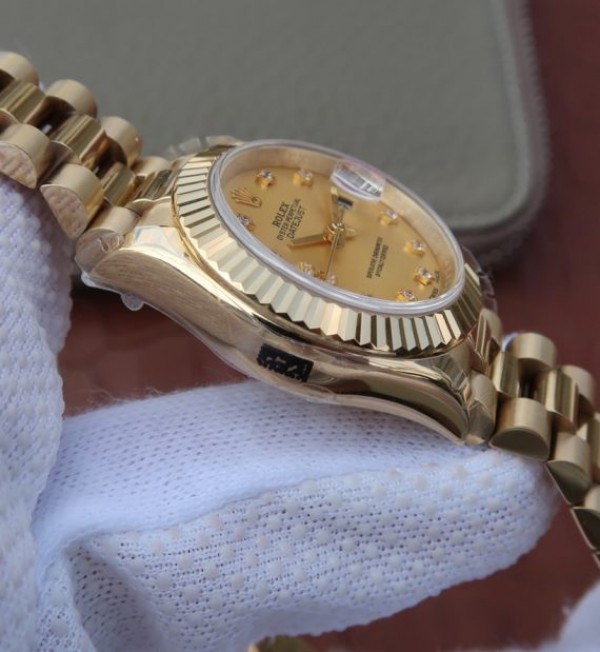 Replica Rolex DateJust 31mm Fluted Bezel RG Case RG Gold Dial A2235