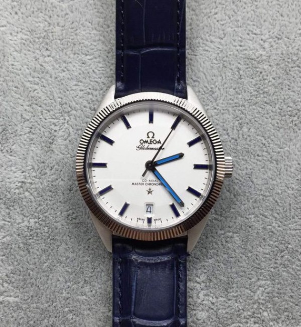 Replica Omega Globemaster Master Chronometer Blue White Dial Leather Strap