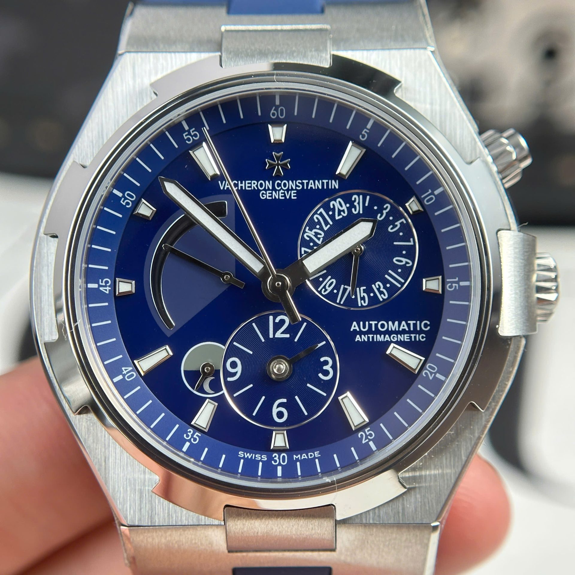 Vacheron Constantin Best Replica Watch Overseas Dual Time 47450 Blue 9F Factory 42mm