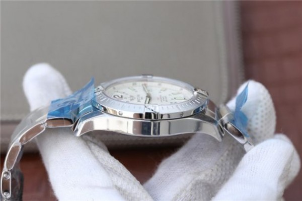 Replica Breitling Colt Automatic 44mm SS GF White Textured Dial SS Bracelet A2824