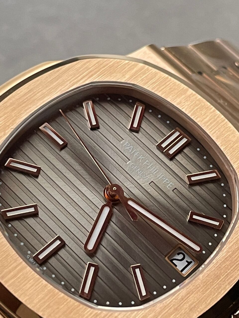 Replica PATEK PHILIPPE Nautilus 5711 3KF 1:1 Best Edition Grey Dial on YG Bracelet A324 V2