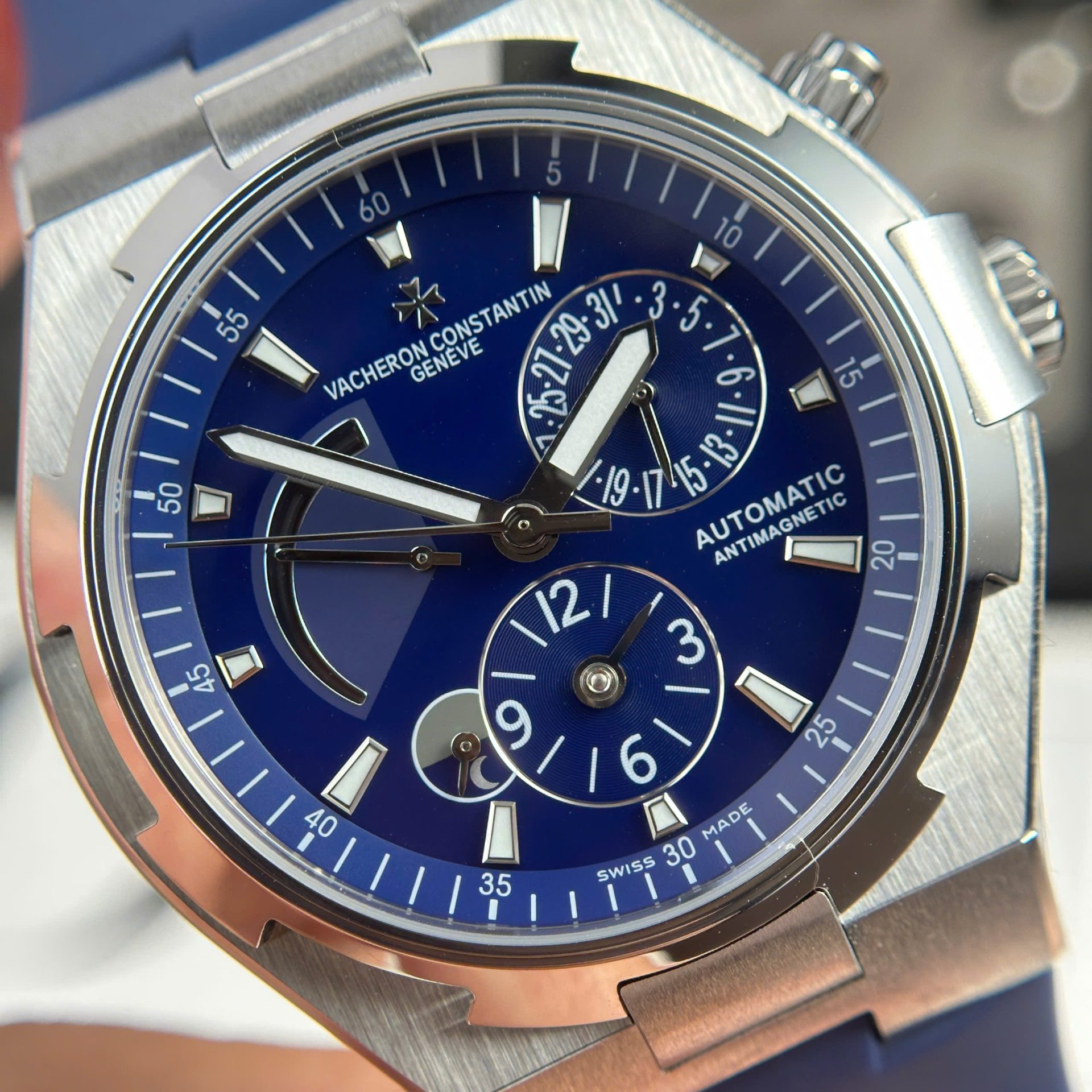 Vacheron Constantin Best Replica Watch Overseas Dual Time 47450 Blue 9F Factory 42mm