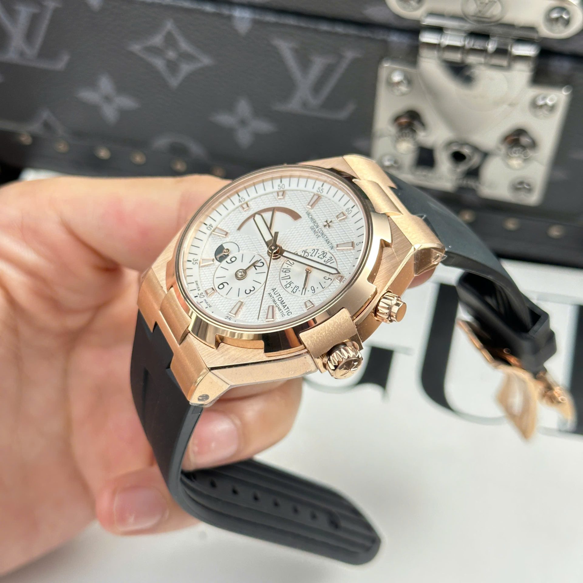 Vacheron Constantin Replica Watch Overseas Dual Time 47450 White Dial Rubber Strap 9F 42mm