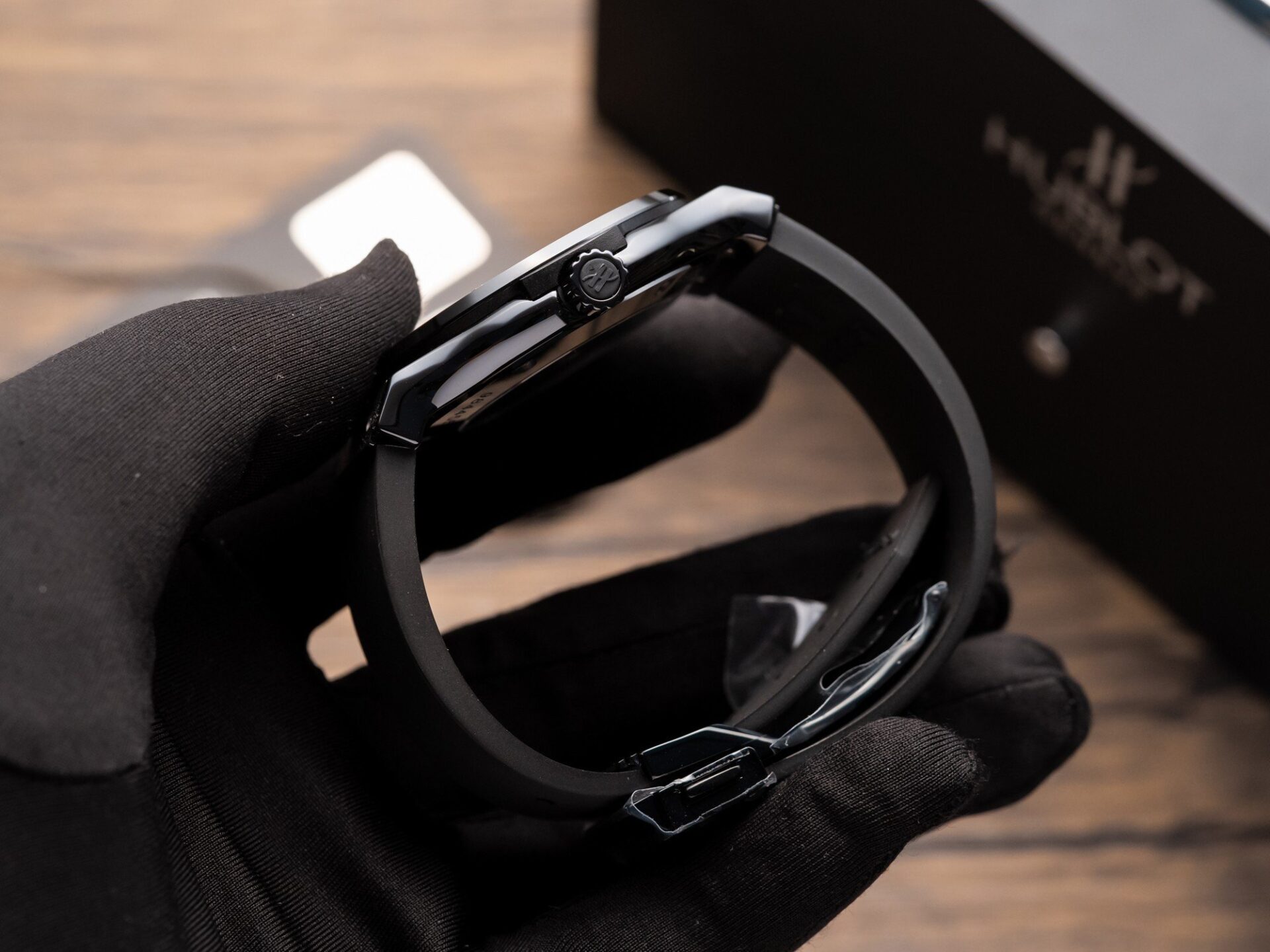 Hublot Classic Fusion Replica Watch Ceramic Carbon Dial Leather Strap GS Factory 42mm