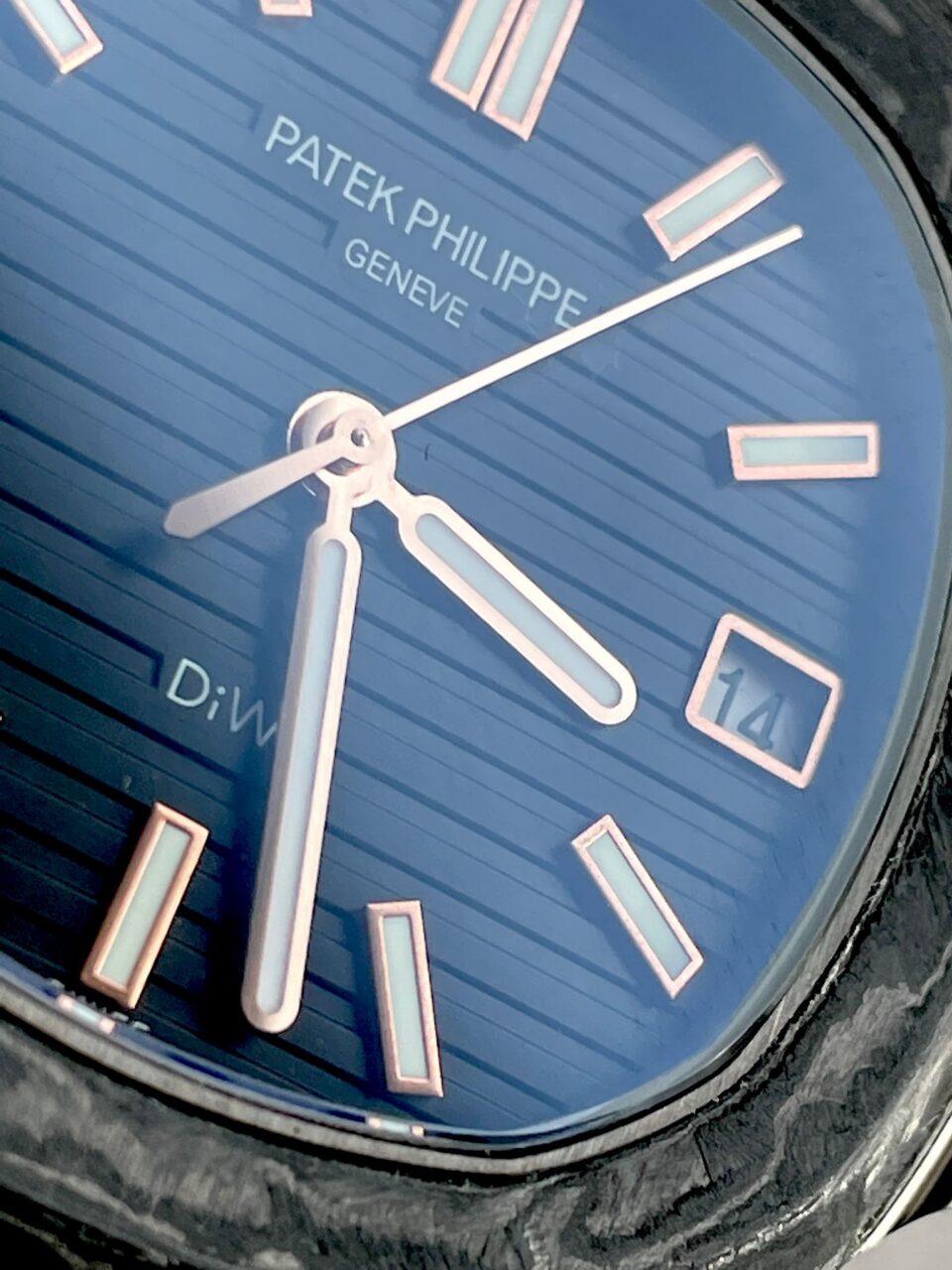 Replica PATEK PHILIPPE Nautilus 5711 DIW Carbon DIWF 1:1 Best Edition Black Textured Dial on Carbon/RG Bracelet 324CS