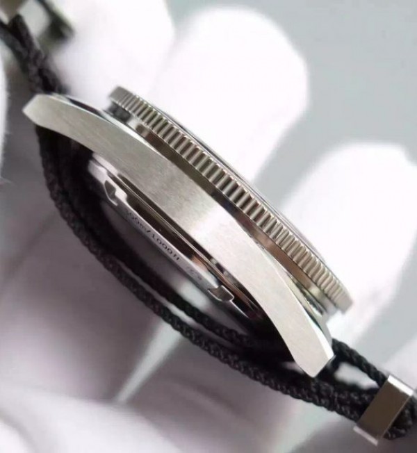 Replica Omega XF Seamster 300 Spectre Limited Edition Big Octopus Nylon Strap A8400