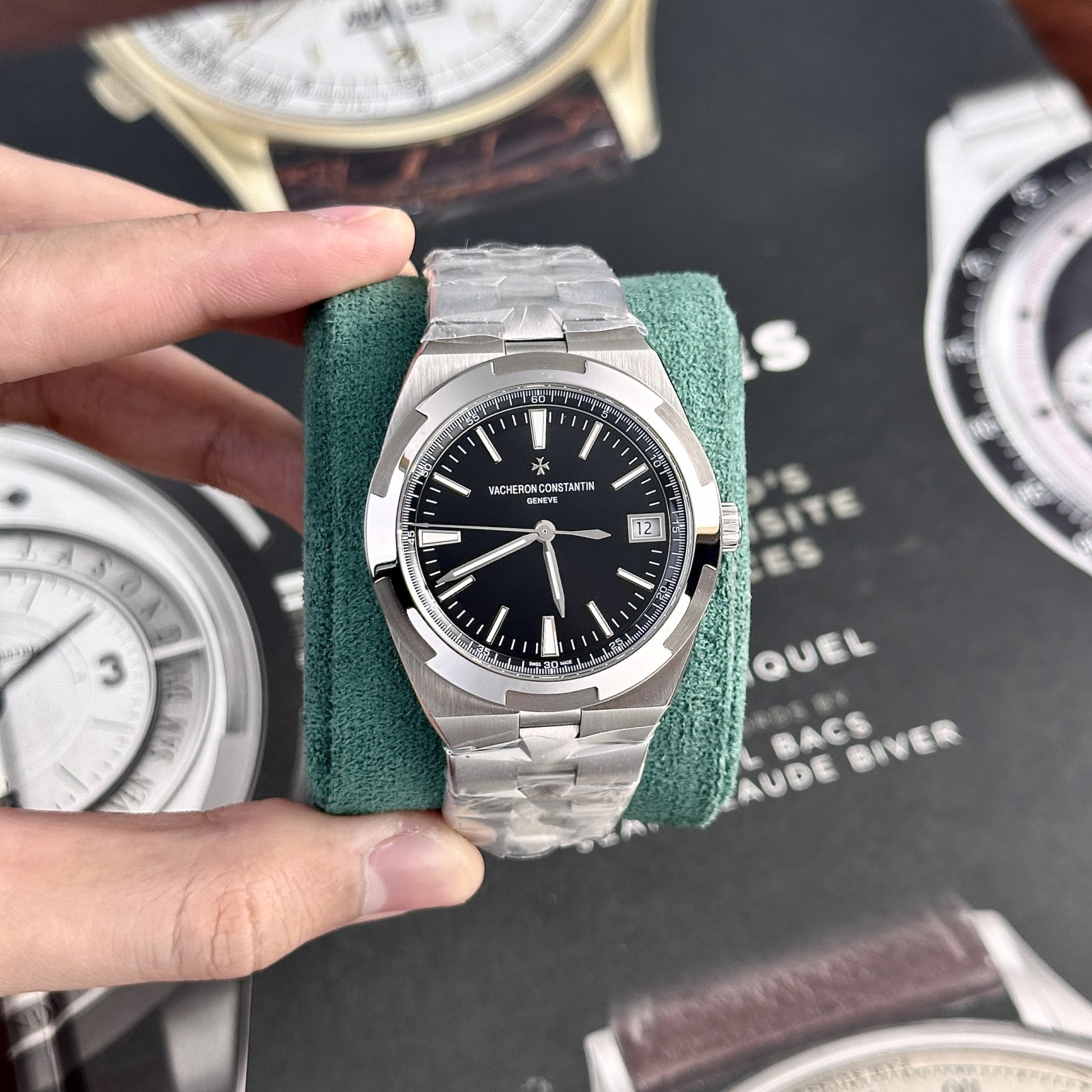 Vacheron Constantin Replica Watch Overseas 4500V Black Dial Metal Wire PPF 41mm