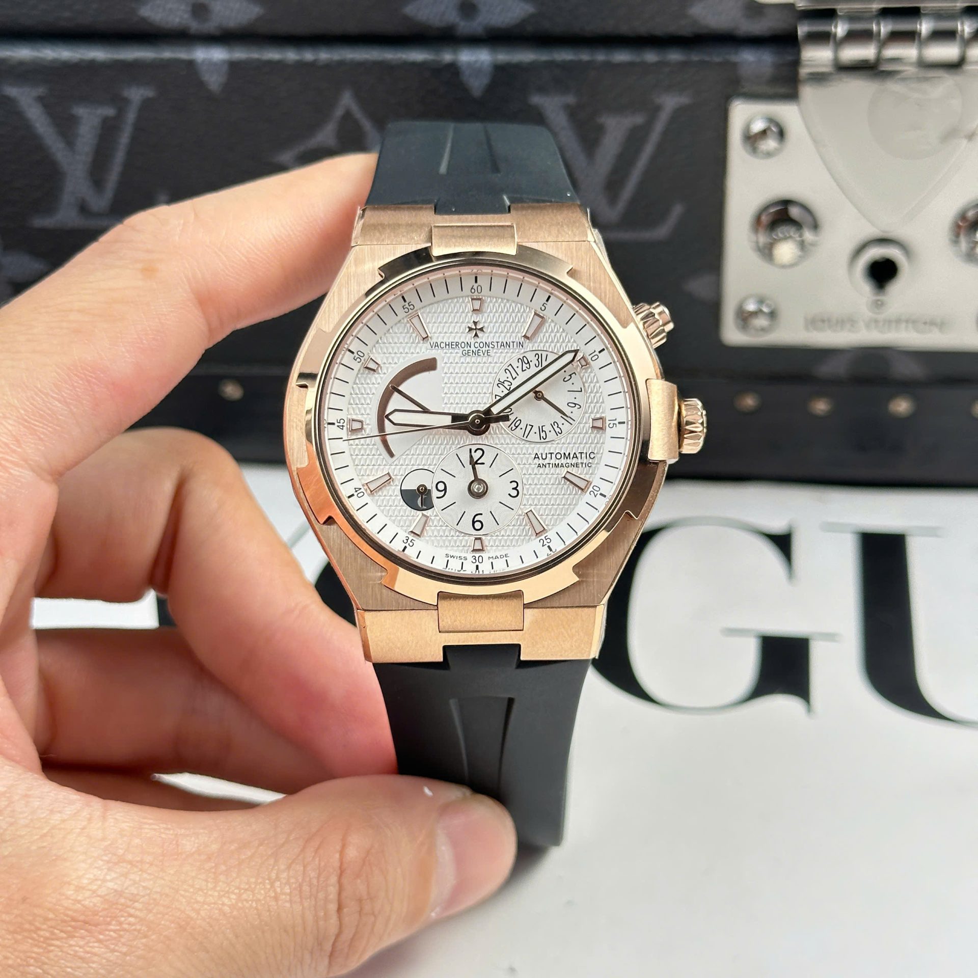 Vacheron Constantin Replica Watch Overseas Dual Time 47450 White Dial Rubber Strap 9F 42mm