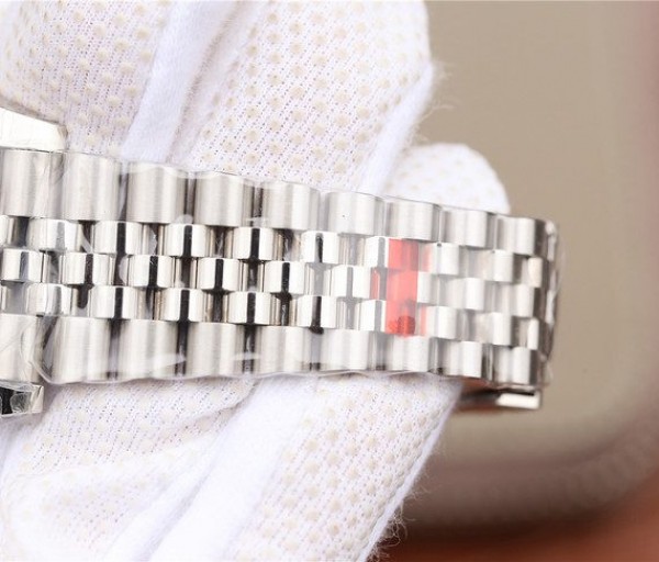 Replica Rolex DateJust 41mm 126334 Fluted Bezel Blue Dial Diamonds Markers Bracelet A3235