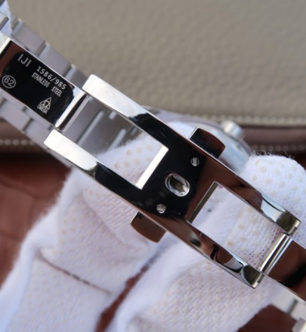 Replica Omega XF Seamaster CO-AXIAL Master Chronometer White Textured Dial SS Bracelet A8900