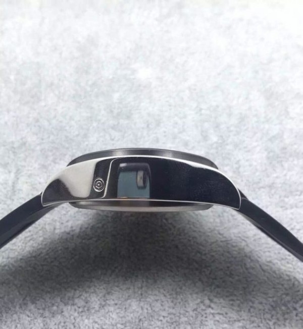Replica Cartier Roadster SS Black Dial Black Rubber Strap A7750