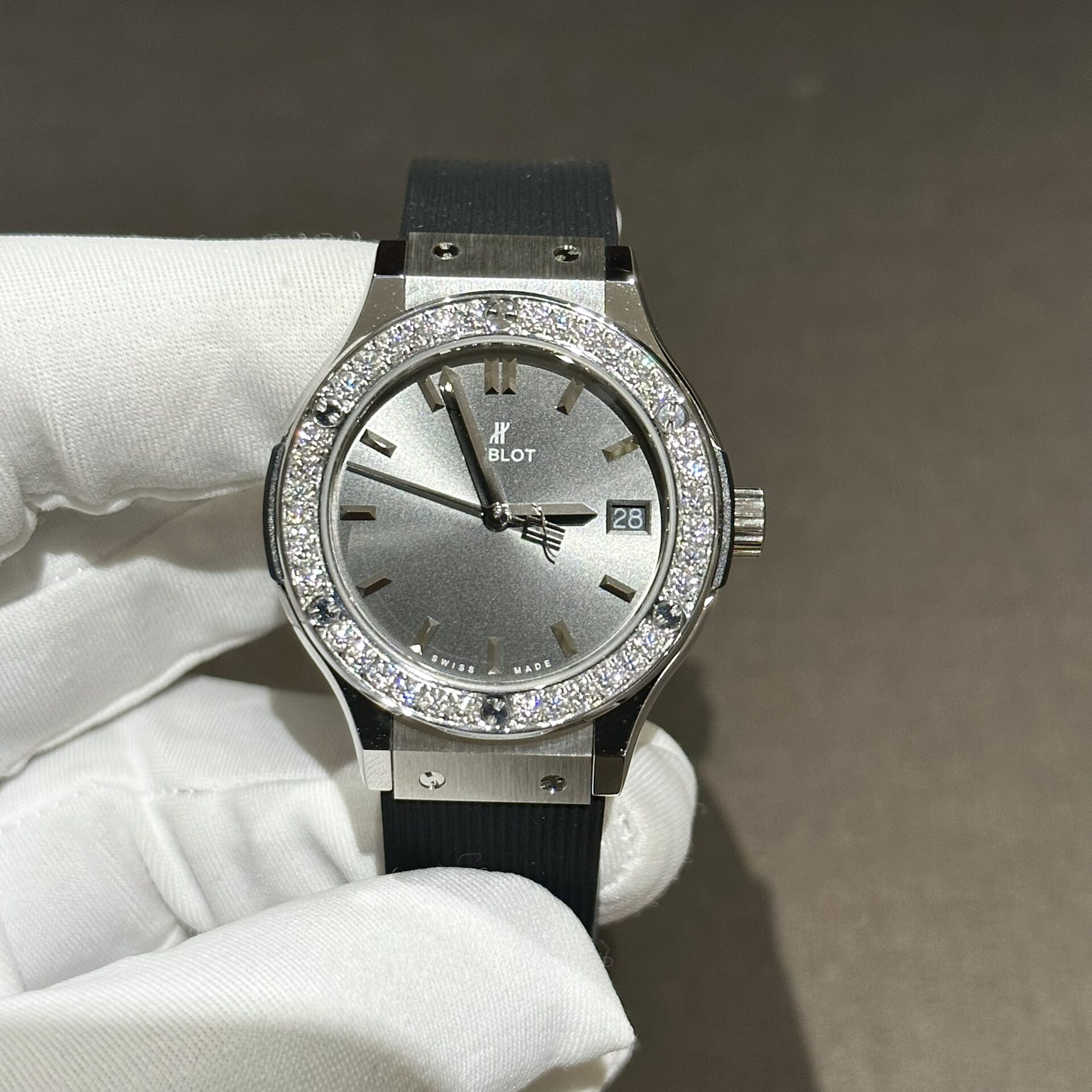 Hublot Replica Watch With Moissanite Diamonds Rubber Strap 33mm