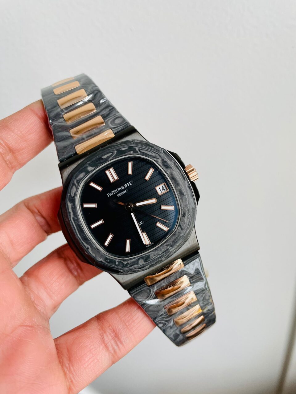 Replica PATEK PHILIPPE Nautilus 5711 DIW Carbon DIWF 1:1 Best Edition Black Textured Dial on Carbon/RG Bracelet 324CS