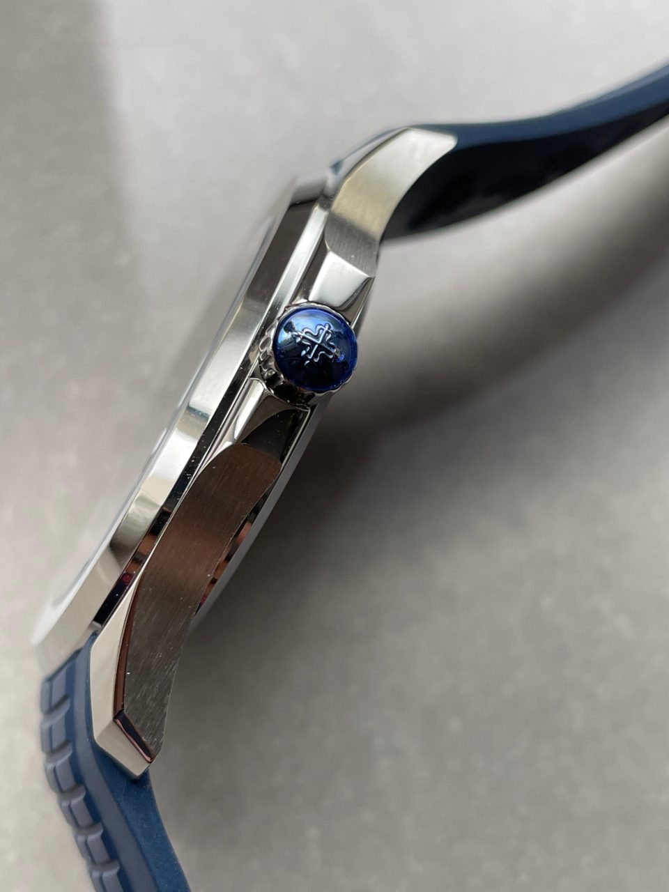 Replica PATEK PHILIPPE Aquanaut 5168G 42mm SS ZF 1:1 Best Edition Blue Dial on Blue Rubber Strap 324CS