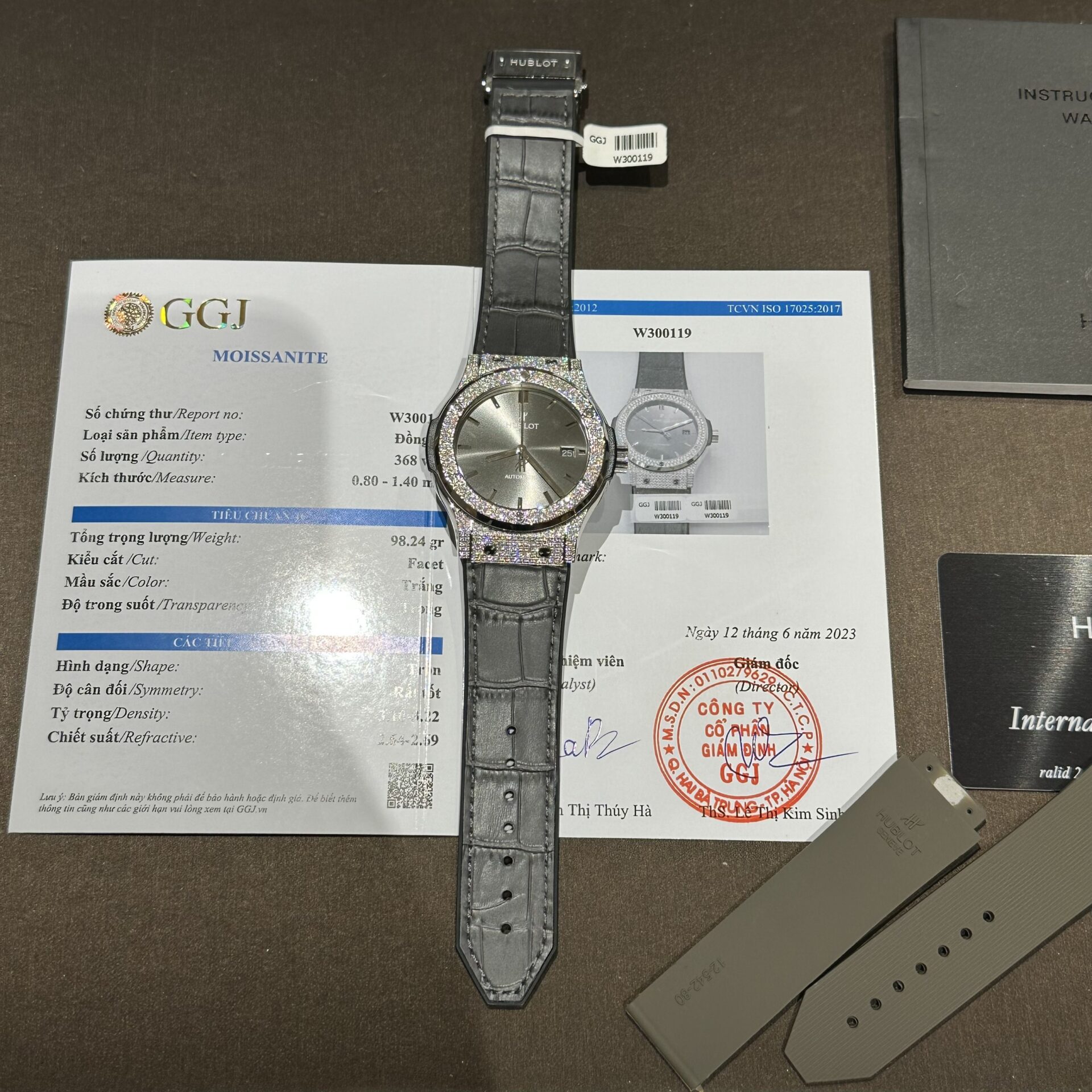 Hublot Replica Watch With Full Diamond Moissanite Diamonds Gray Dial Leather Strap 42mm