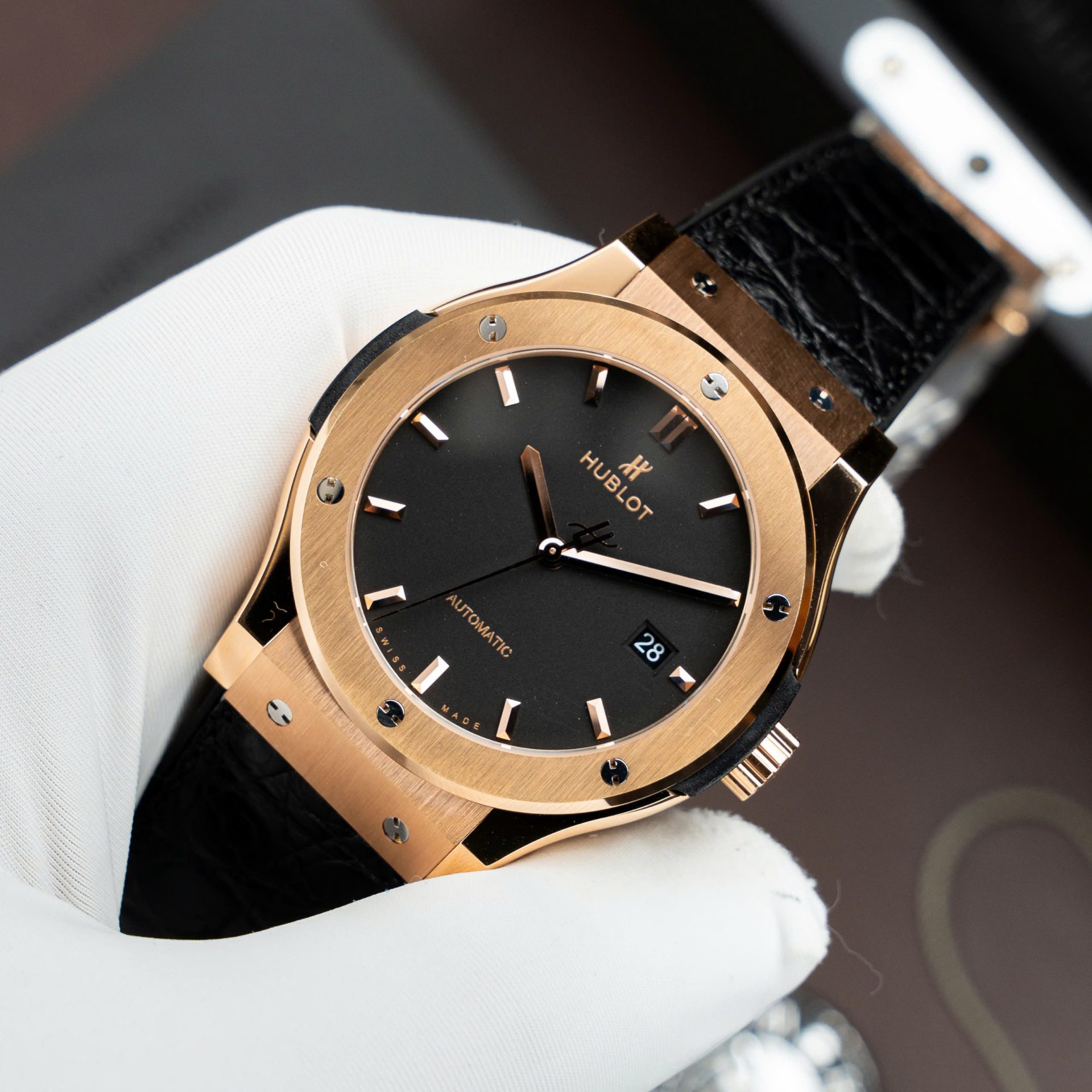 Hublot Classic Fusion King Gold Copies Watch Black Dial Movement SW300 Crocodile Leather Strap 42mm