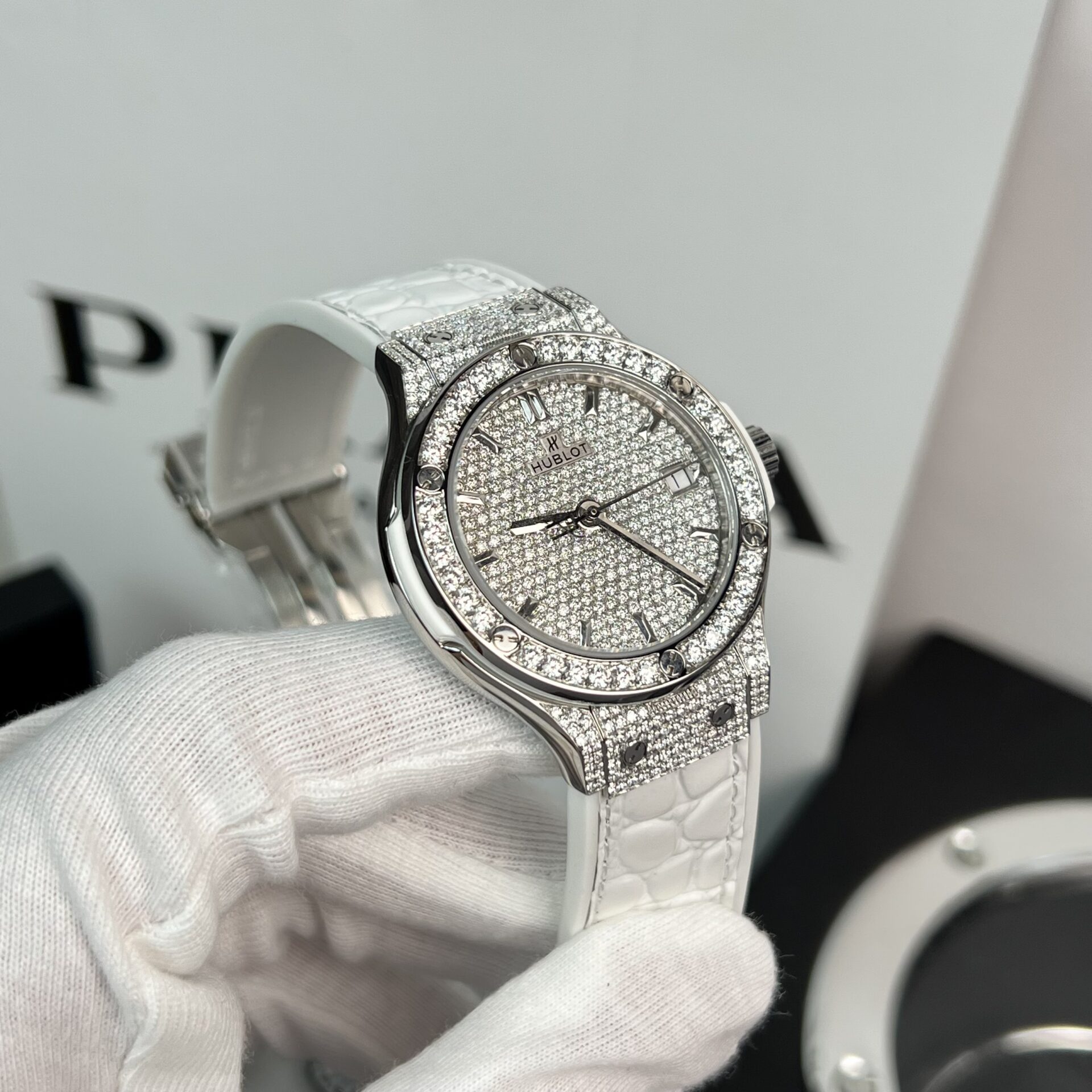 Hublot Replica 1:1 Watch Full Moissanite Diamond White HBF 38mm