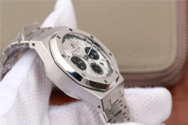Replica Audemars Piguet Royal Oak Chronograph SS JHF White/Black Dial SS Bracelet A7750