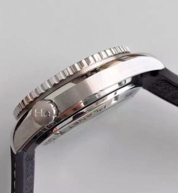 Replica Omega Planet Ocean SS GMT Black Dial Silver Markers Black Rubber Strap A8605